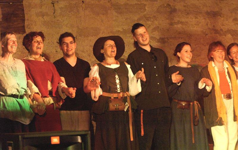 Eifrig getanzt wurde zur Musik von Dudelquetsch